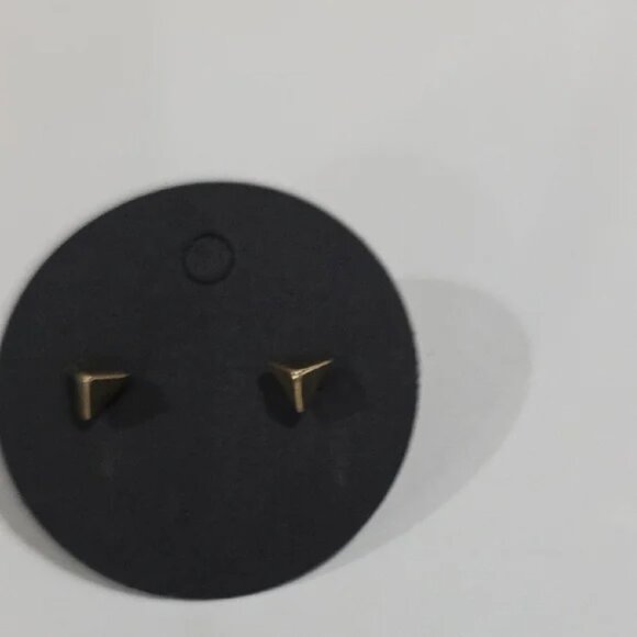 Gold 3D Triangle Stud Earrings – Minimalist Geometric Women’s Fashion Jewelry - Picture 6 of 9